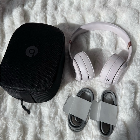 Beats Solo 4 (Brand New) In Cloud Pink - Picture 5 of 8